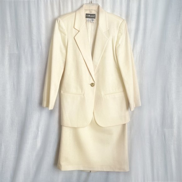 Sag Harbor women's business sut (Blazer & skirt set) Wool. Size 8P. Light Ivory - Picture 1 of 5